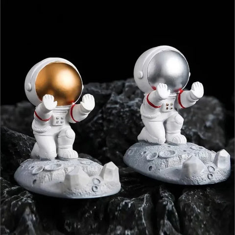 Nordic Astronaut Phone Stand - Spaceman Desk Holder for Office Decor, Cute Mobile Bracket, Unique Gift for Men/Kids